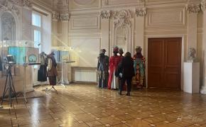 До 105-річчя в Театрі Франка проходить ретроспективна виставка 