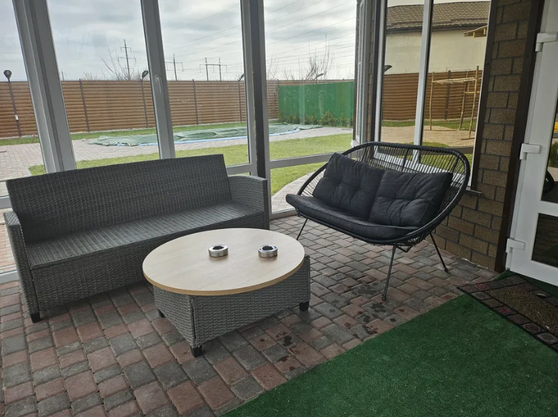 ОРЕНДА КРУГЛОГО БУДИНКУ З БАСЕЙНОМ