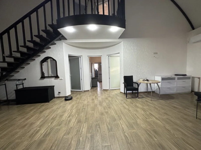 ОРЕНДА КРУГЛОГО БУДИНКУ З БАСЕЙНОМ