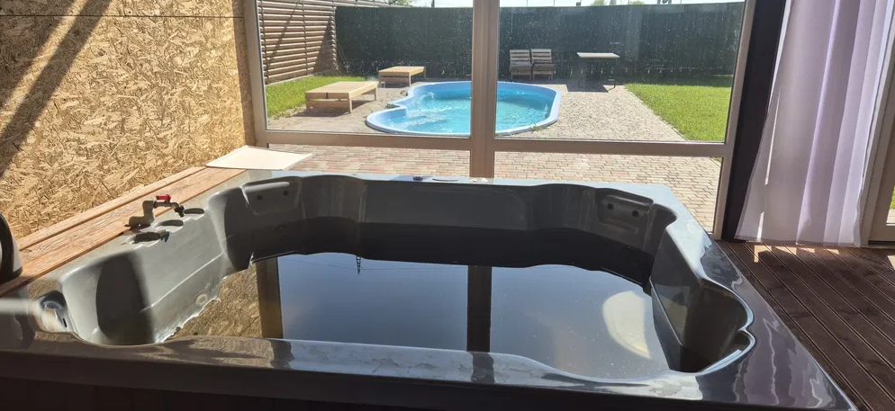 ОРЕНДА КРУГЛОГО БУДИНКУ З БАСЕЙНОМ